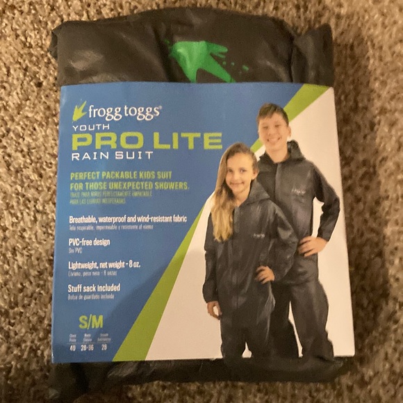 New youth frogg toggs rain suit size small medium. PVC free design - Picture 2 of 3